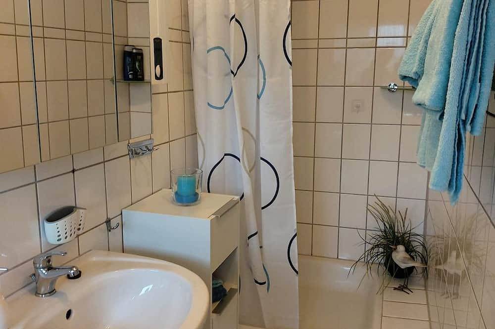 Apartamento inteiro, Fewo Wolf - apartment/apartment, bathroom, Wc, 1 bedroom in Einbeck, Weser Hills