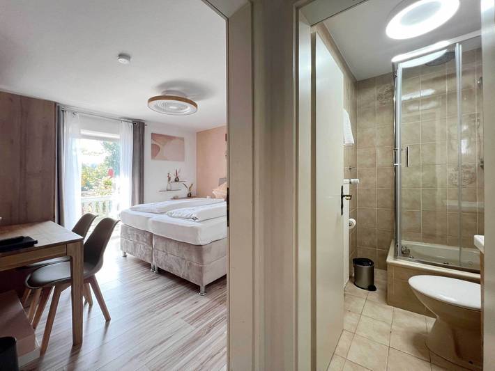 Ferienhaus für 2 Personen, mit Balkon und Seeblick sowie Balkon/Terrasse in Prien - 4