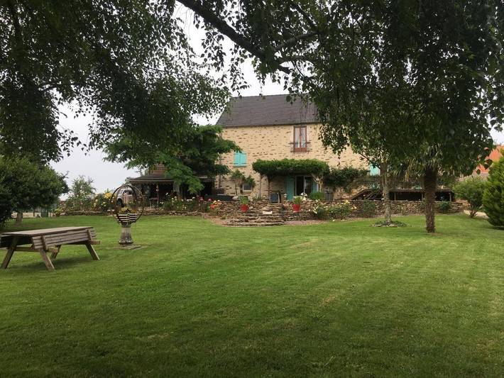 Location de vacances pour 2 personnes, avec piscine ainsi que jardin et terrasse à Crozon-sur-Vauvre - 2