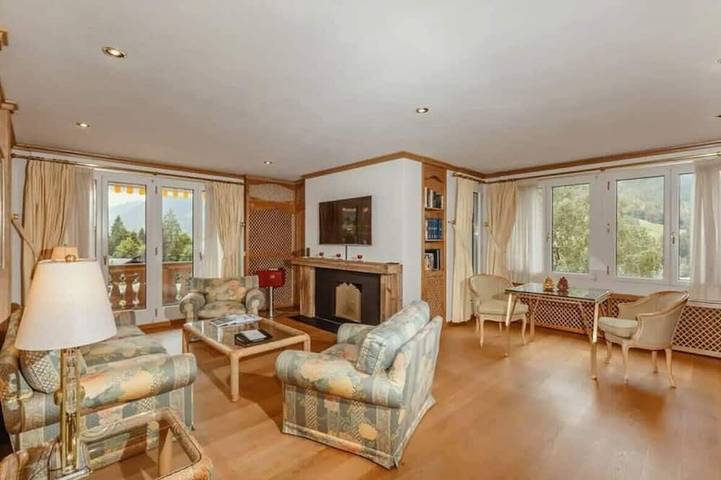 Ferienwohnung für 4 Personen, mit Whirlpool und Pool sowie Garten und Balkon