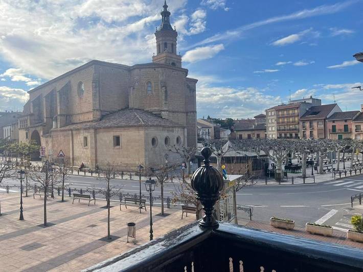 Apartamento para 6 personas, con Balcón además de Terraza y Vistas en Fuenmayor