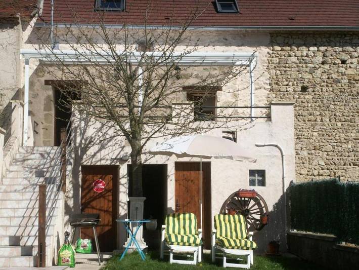 Gîte pour 4 personnes, avec terrasse et jardin à Saint-Germain-de-Salles