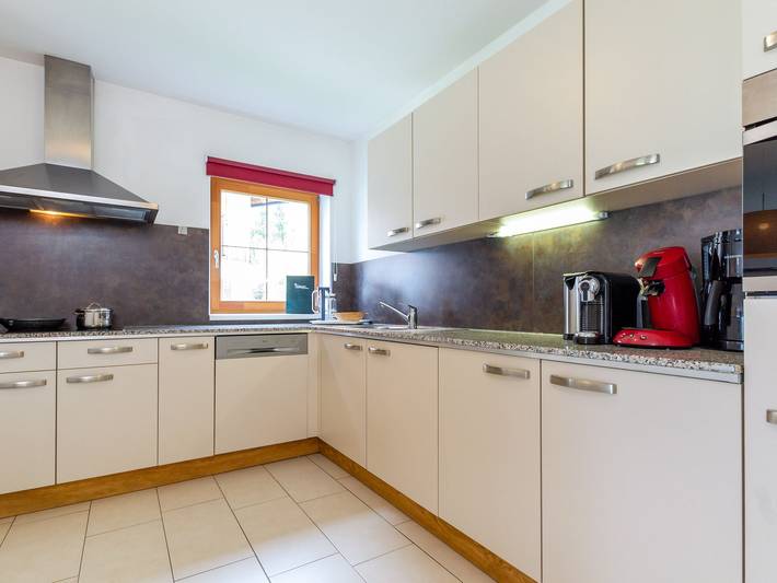 Chalet für 8 Personen, mit Pool und Sauna sowie Garten und Balkon, kinderfreundlich im Salzkammergut - 4