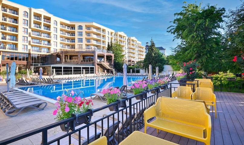 Appart’hôtel pour 3 personnes, avec Balcon et Terrasse ainsi que Jacuzzi et Jardin