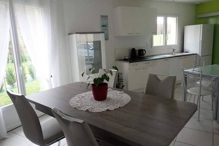 Location de vacances pour 8 personnes, avec jardin à Vendat - 4