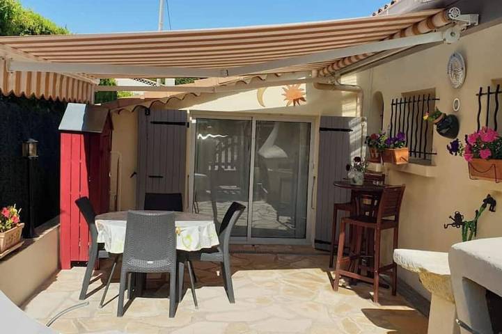 Gîte pour 2 personnes, avec piscine et terrasse à Cruis - 4