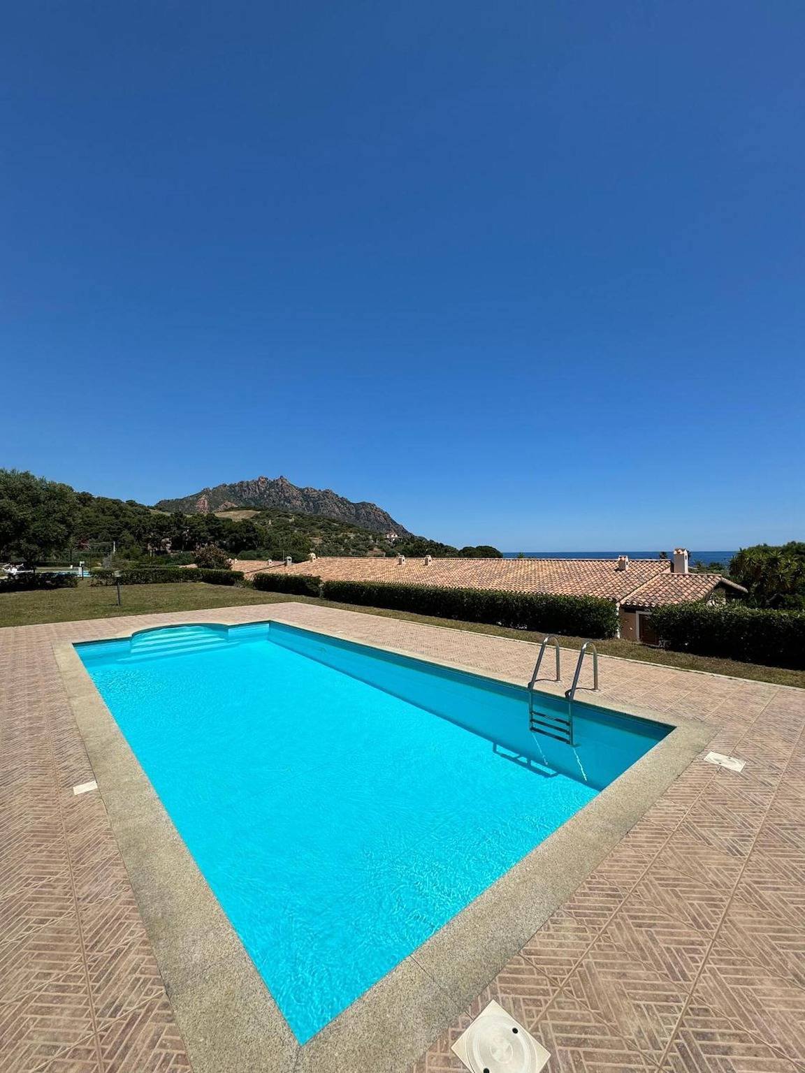 La Dolce Villa Tertenia – Élégance méditerranéenne à 300 m de la mer in Abba Urci, Tertenia