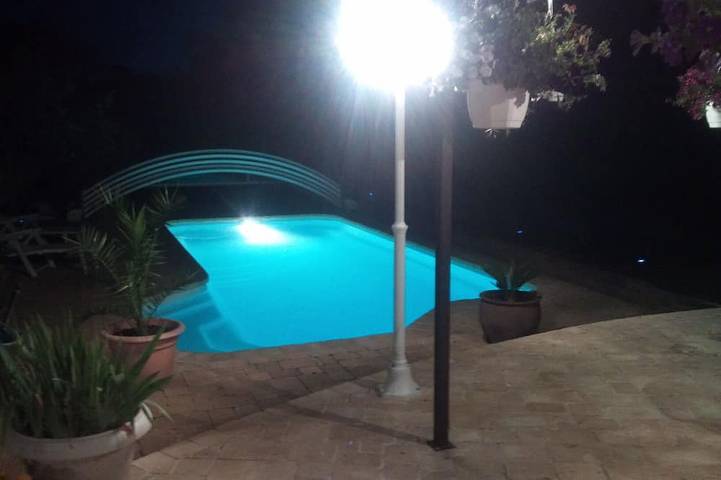 Ganze Wohnung, Großes unabhängiges Studio in privater Villa mit Garten, Swimmingpool, Whirlpool in Saint-Vallier-de-Thiey, Cannes und Umgebung