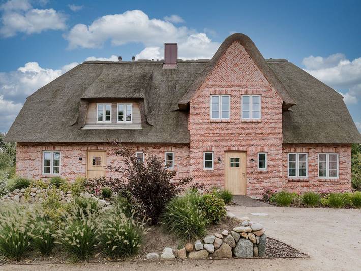 Ferienhaus für 4 Personen, mit Terrasse und Ausblick sowie Sauna und Garten in Alkersum