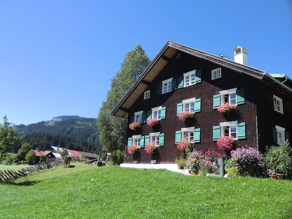 Geheel vakantieappartement, Apartment/2 Schlafräume/Dusche, Wc" Kanzelwand" in Hirschegg Kleinwalsertal, Mittelberg