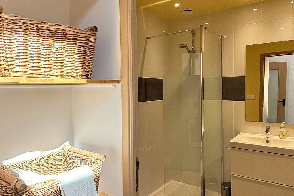 Charming 1-bedroom 1.5 bathroom house in enchanting Pomérols with Ac and 2nd bed in Pomérols, Côte d'Améthyste