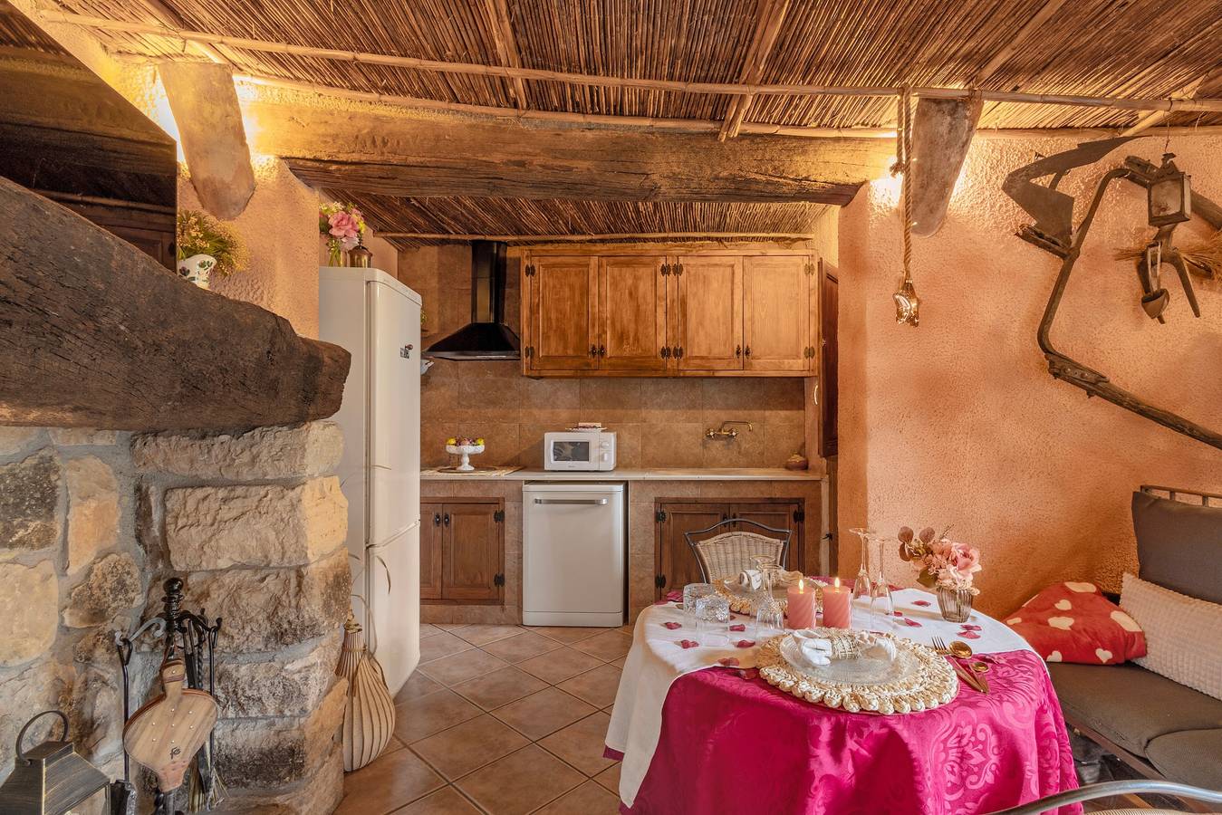Landhuis 'La Cova De Can Pavet' met uitzicht op de bergen, privéterras en Wifi, foto 7