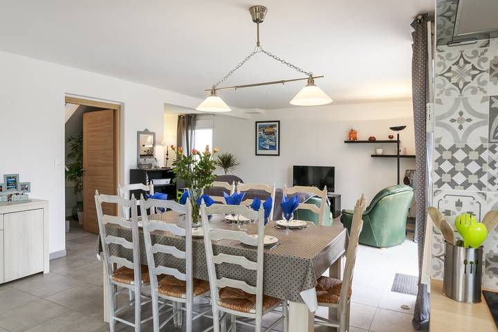 Gîte pour 6 personnes, avec terrasse et jardin, animaux acceptés à Plougrescant - 4