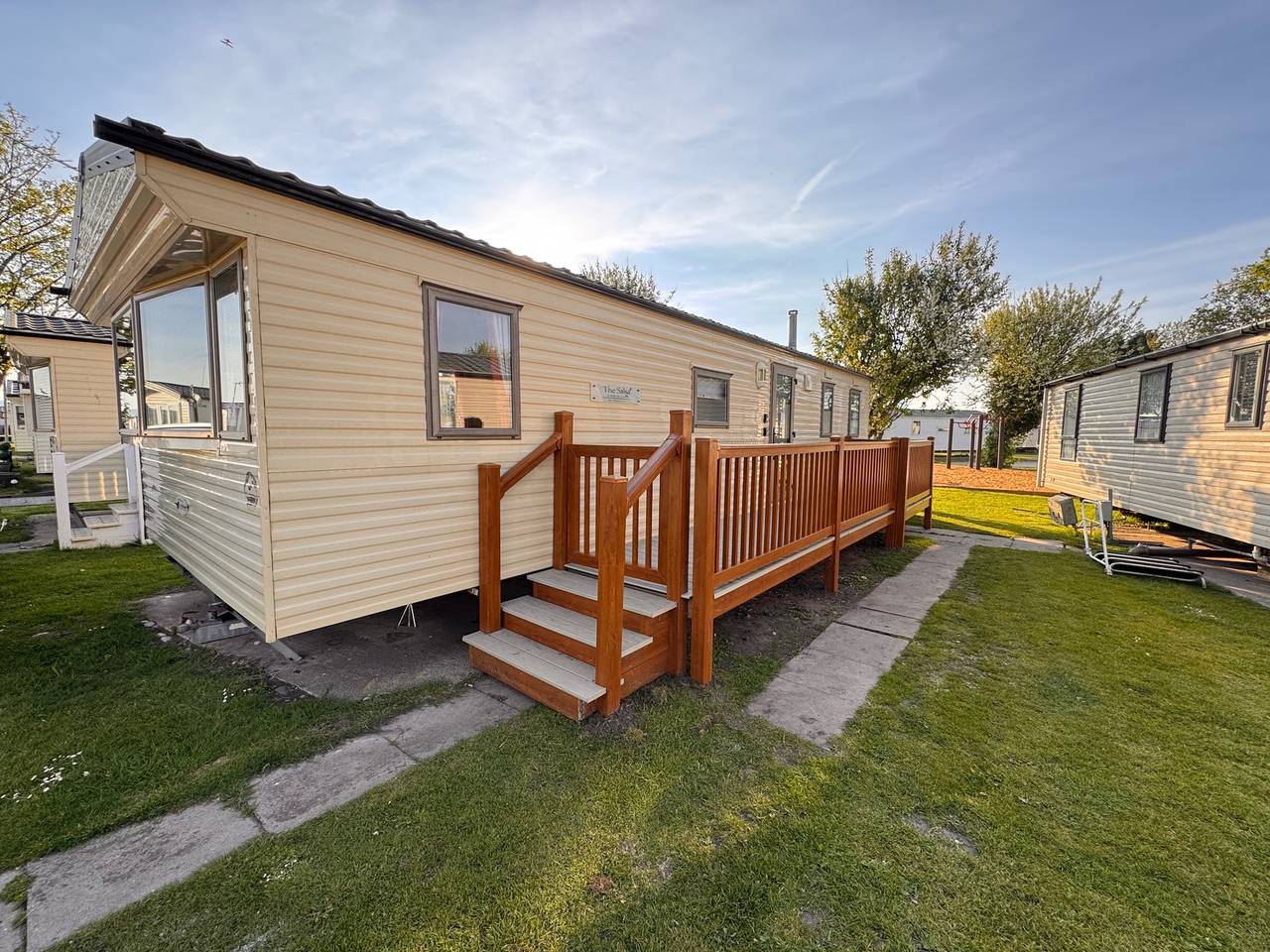 3 bedroom, side gated decking, Wifi, pets welcome in Towyn, Conwy region