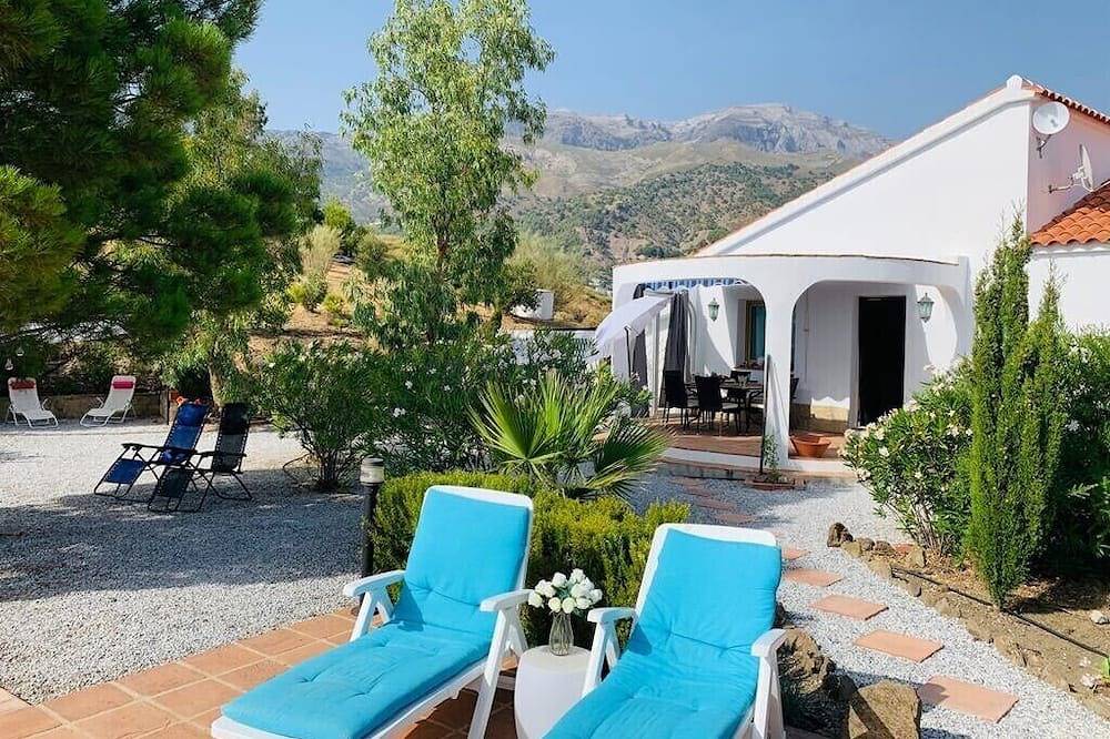 Casa Pequeña - la pequeña pero hermosa casa de campo con impresionantes vistas in Canillas de Aceituno, Provincia de Málaga