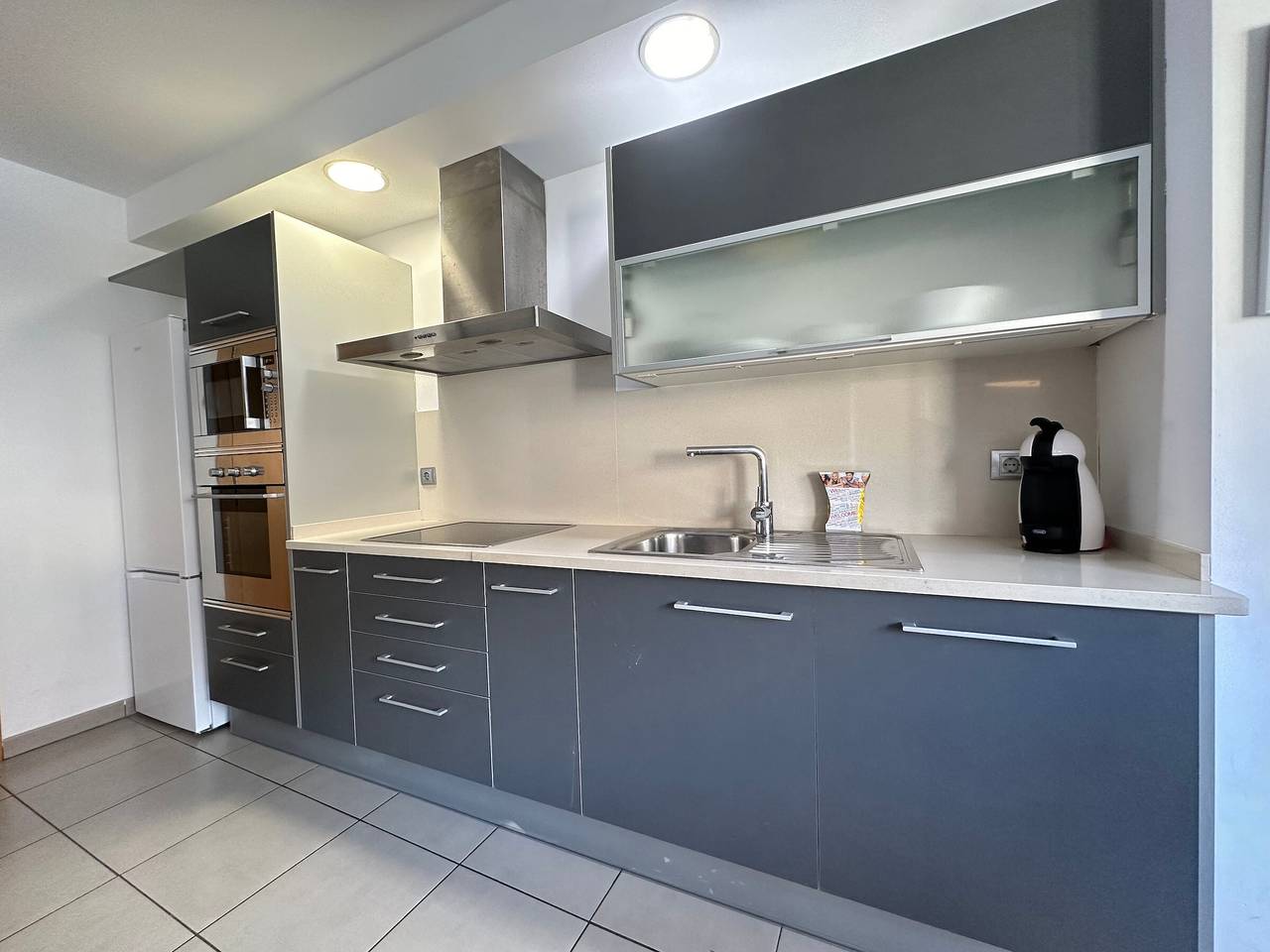 Geheel appartement, Modern Apartment in Roses for 6 with Dishwasher, 150m from Beach in Santa Margarida, Roses