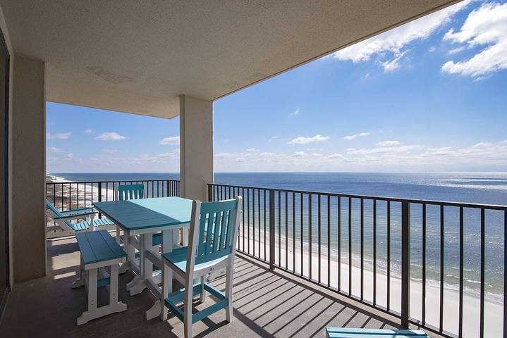 Vacation rental for 15 people, with pool and hot tub as well as balcony and sauna by Orange Beach