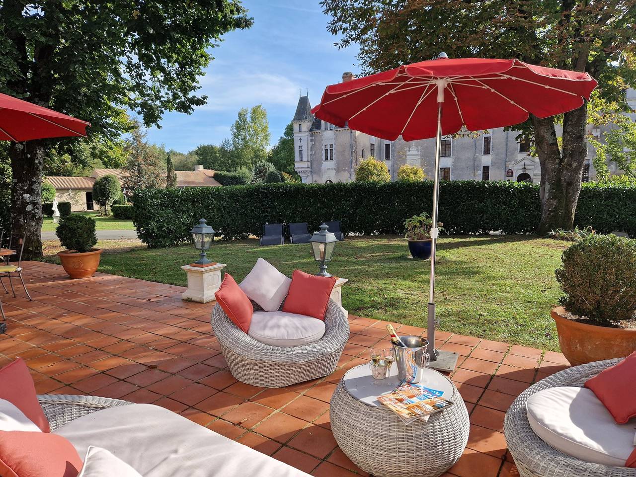 Gîte Du Château De La Vérie: terraza, jardín privado y Wi-Fi in Challans, Valle del Loira
