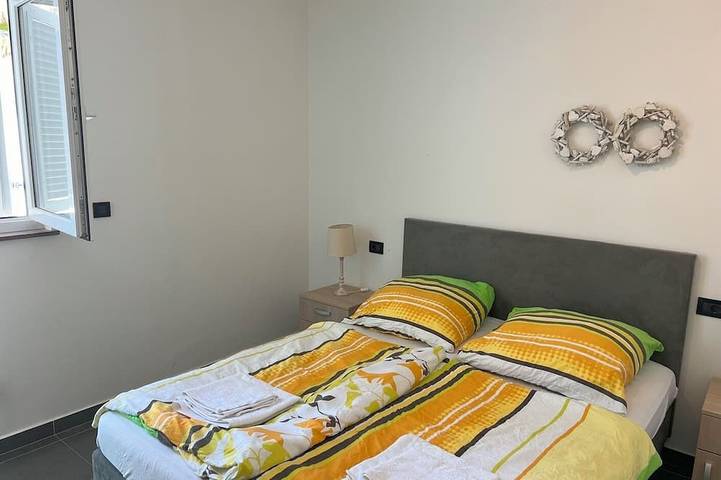 Ganze Wohnung, Villa Pina Tisno Top****Ferienwohnung Nicos am Meer 2-4 Personen in Tisno, Šibenik-Knin