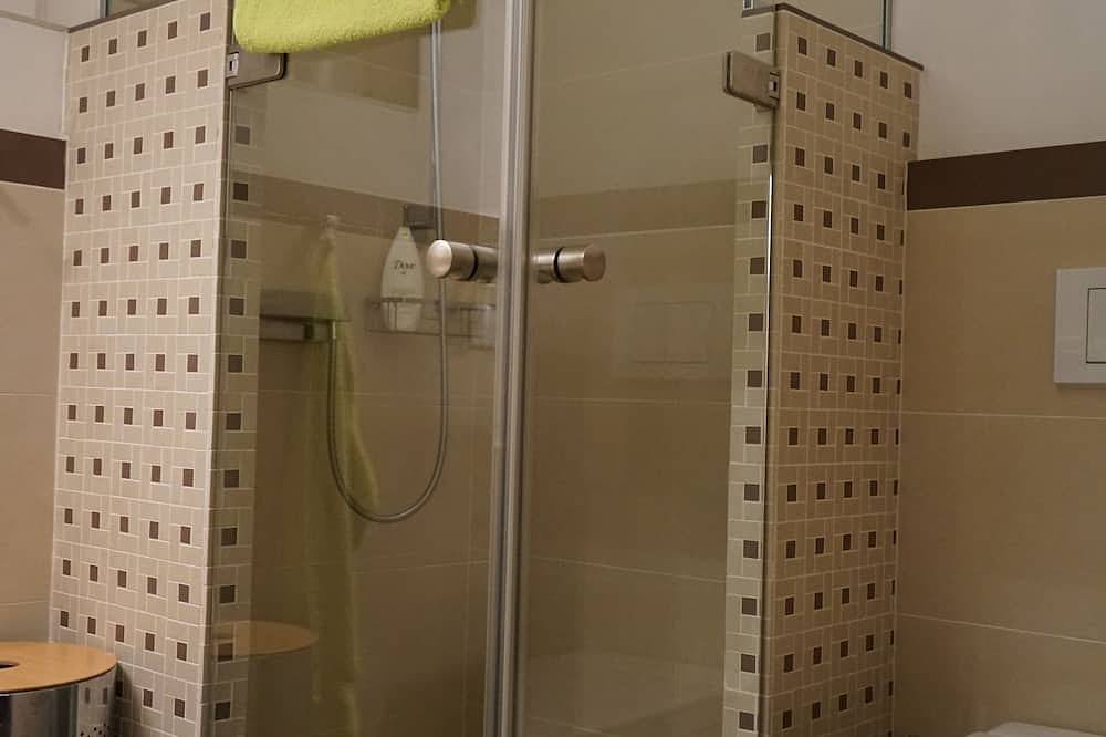 Ganze Wohnung, Luxuriöses Apartment direkt am Ufer des Ossiacher See mit großer Terrasse Wlan in Treffen am Ossiacher See, Gerlitzen