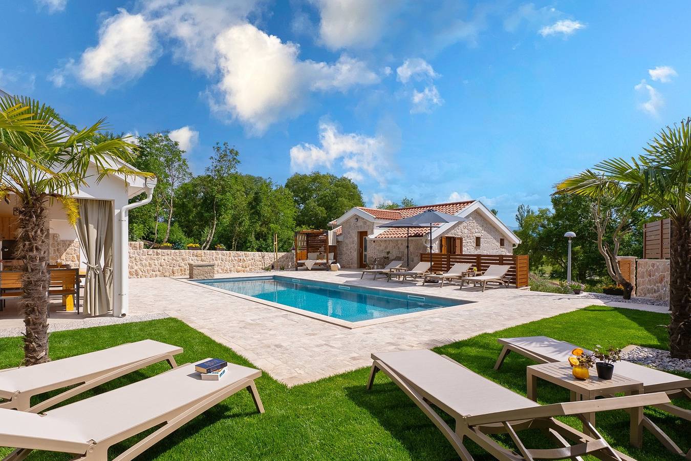Villa Izvor, charmante Steinvilla mit 4 Schlafzimmern im Hinterland von Makarska in Imotski, Makarska Riviera