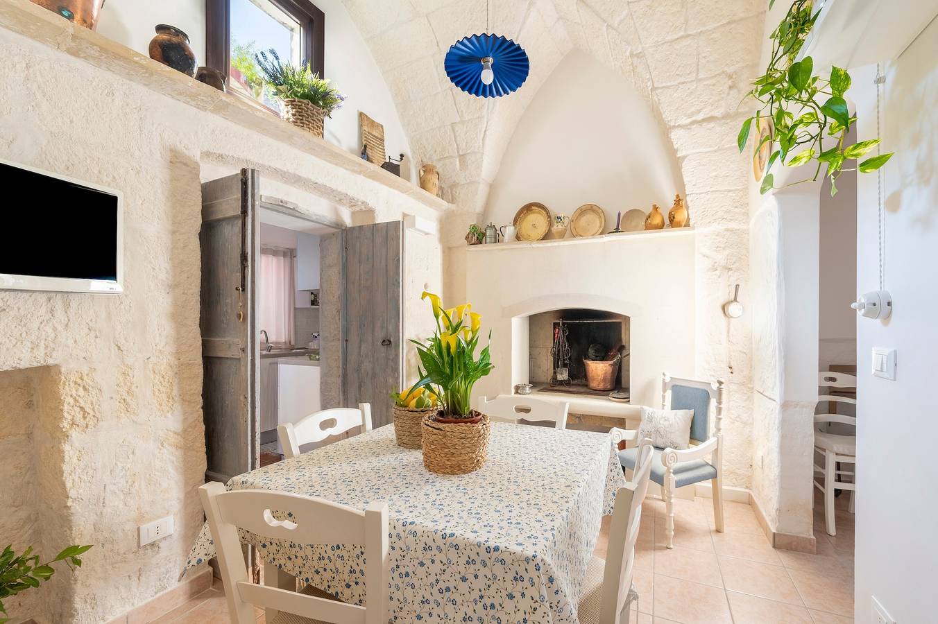 Appartamento intero, Appartamento 'Al Vico' con Terrazza Privata e Aria Condizionata in Carpignano Salentino, Provincia di Lecce