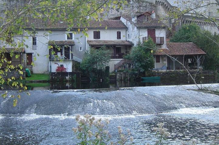 Location de vacances pour 4 personnes, avec Terrasse et Jardin à Bourdeilles
