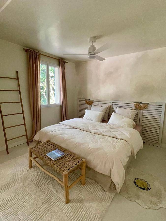 Location de vacances pour 2 personnes, avec Terrasse ainsi que Jardin et Vue à Vachères - 2