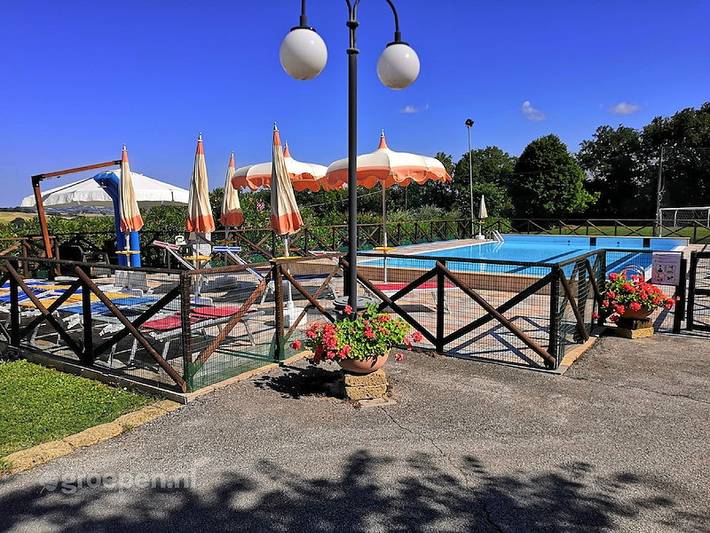 Location de vacances pour 21 personnes, avec terrasse ainsi que piscine et balcon/terrasse à Tavullia - 2