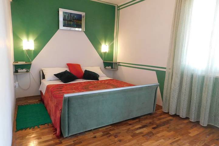 Appartement entier, App for 2 with heated pool, nice garden and bbq in Banjole, Côte Sud d'Istrie