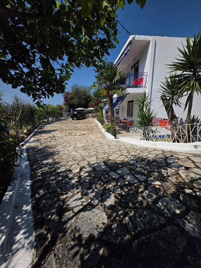 Maison d’hôte pour 5 personnes, avec Balcon et Terrasse ainsi que Jardin et Vue dans Dhërmi