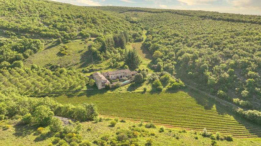 Location de vacances pour 19 personnes, avec vue ainsi que piscine et jardin, animaux acceptés à Simiane-la-Rotonde - 3