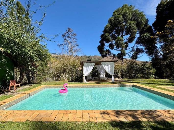 Casas e apartamentos de temporada para 10 pessoas, com piscina e jacuzzi e ainda jardim em Paty do Alferes