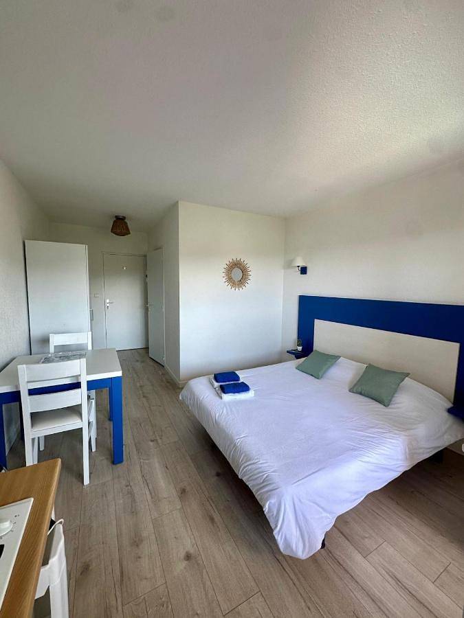 Apartamento de vacaciones para 3 personas, con jardín y piscina además de terraza y vistas - 1