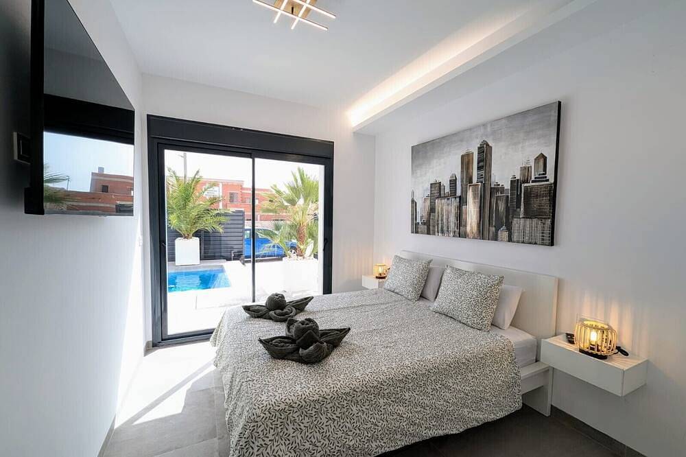 Exclusive Holiday Home 'R-40-D' with Private Pool, Wi-Fi & Air Conditioning in Los Montesinos, Costa Blanca