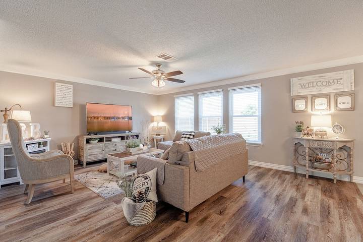 Vacation rental for 12 people, with yard in Grand Prairie