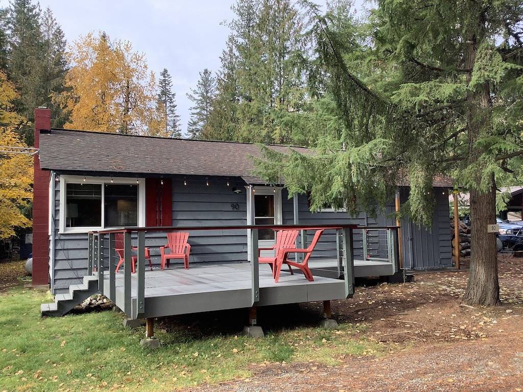 Family‑Friendly Bungalow & Bunk House • Sleeps 10 • Steps from Priest Lake in Kaniksu Nationalwald