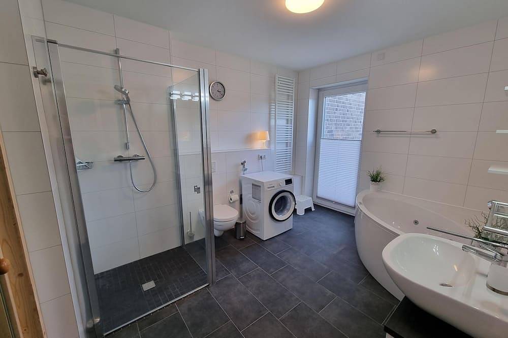 Ganze Wohnung, Park - Apartment 01 im Marinapark Scharmützelsee, Sauna, Whirlpool, 6 Pers., 98 m² in Storkower See, Wendisch Rietz