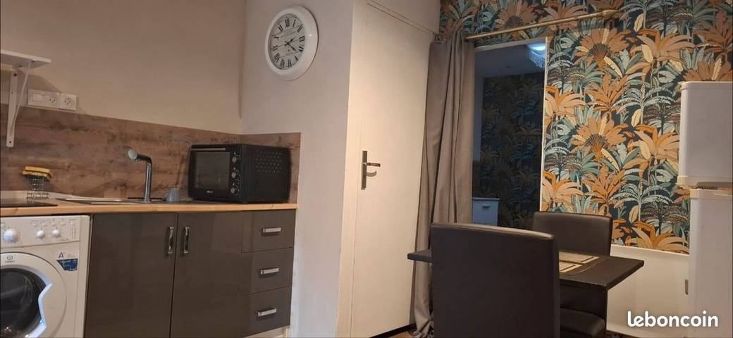 Entire studio, Studio Apartment 'Lisaline 2' with Wi-Fi in Saint-Dyé-sur-Loire, Blois region
