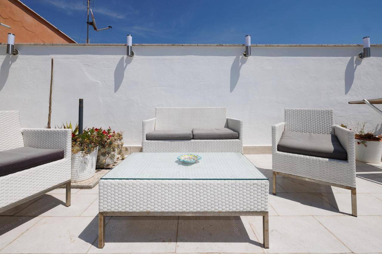 Appartamento intero, One-Bedroom Apartment in Ostia, Roma