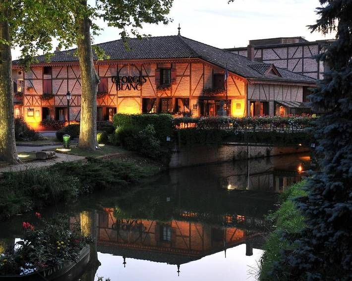 Hôtel pour 2 personnes, avec jardin et jacuzzi ainsi que piscine et sauna