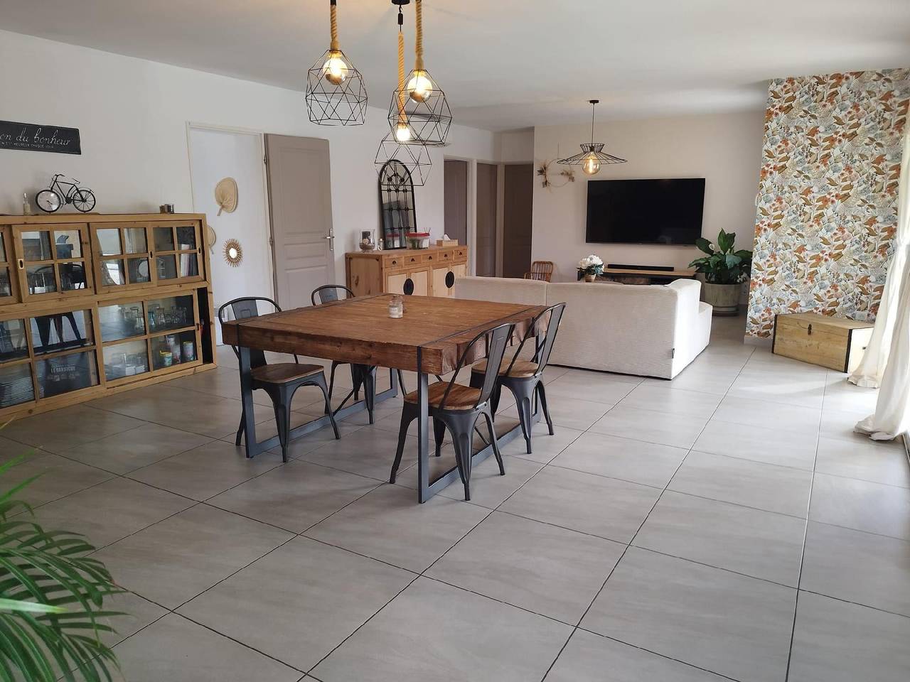 Charming house with swimming pool and garden in Sénas, Region de Arles