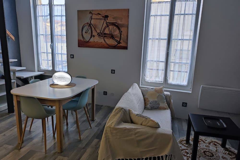 Entire apartment, Duplex near Abbey, station and town center in Saintes, Saintes region