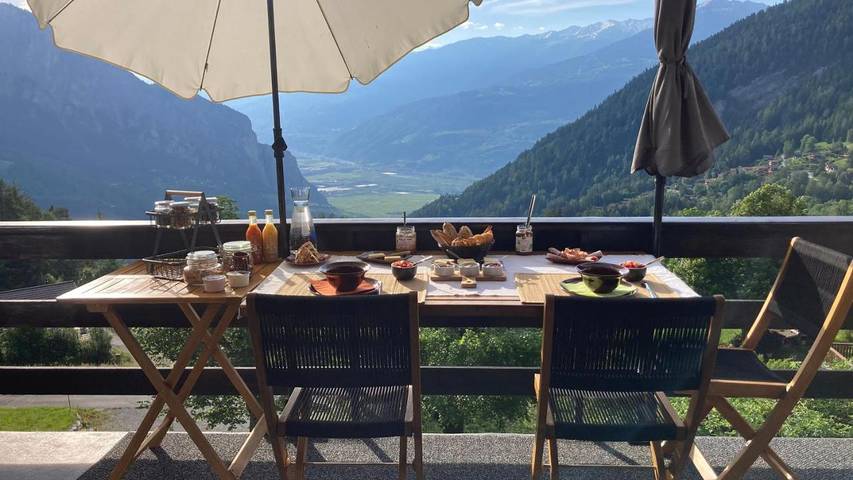 Chambre d’hôte pour 2 personnes, avec Terrasse ainsi que Jardin et Vue à Chamoson
