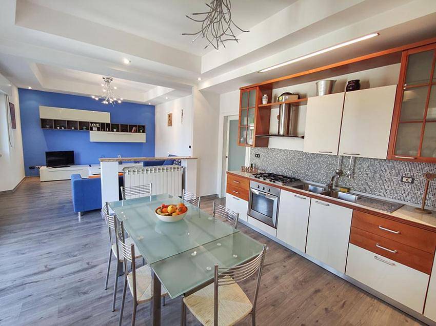 Appartamento intero, Ampio Quadrilocale 8 Pax vista mare in Spiaggia ibera, San Benedetto del Tronto