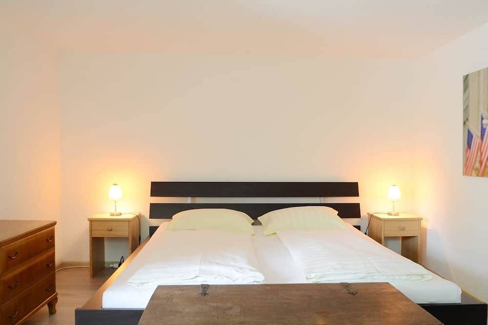 Ganze Wohnung, Großes Appartement, 2 min vom Bodensee entfernt, mit Balkon. Haustierfreundlich! in Ermatingen, Untersee