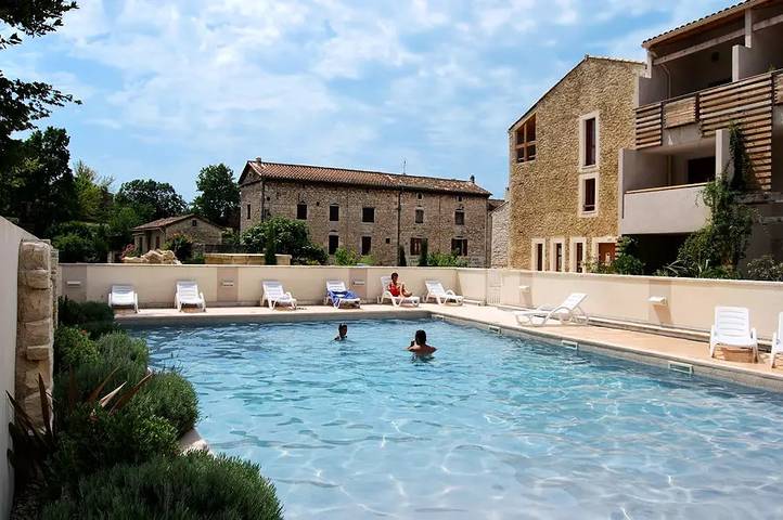 Location de vacances pour 2 personnes, avec Piscine à Barjac