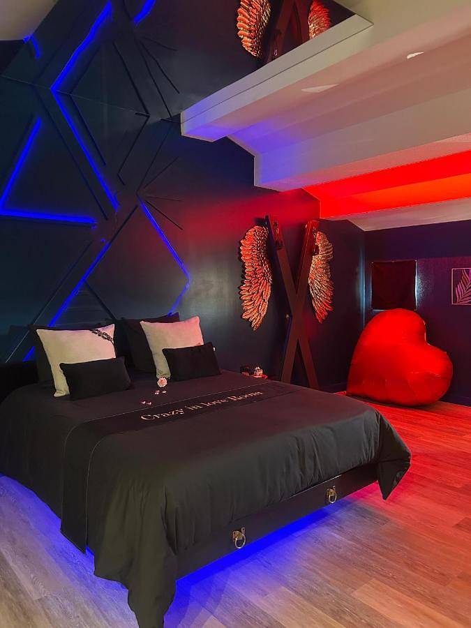 Appartement entier, One-Bedroom Apartment in Beaucaire, Région de Nîmes