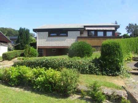 Ferienhaus für 5 Personen, mit Terrasse und Garten sowie Seeblick und Ausblick in Meschede