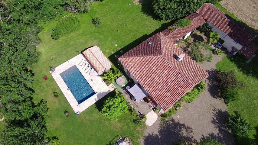 Location de vacances pour 6 personnes, avec Terrasse ainsi que Jardin et Piscine à Cazères-sur-l'Adour